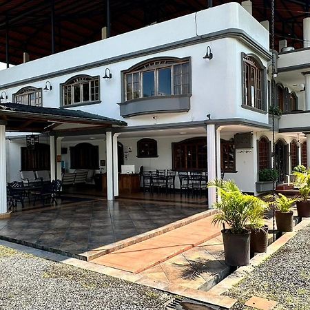 Posada Real Puyo Bagian luar foto